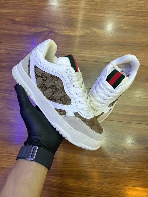 Sneaker Monograma Claro